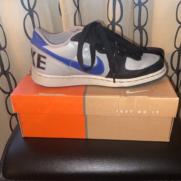 Nike Sneakers - Picture 6 of 6